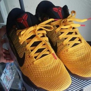 Nike Kobe 11
Size 9
Excellent condition